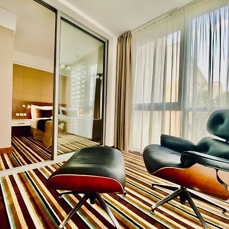 Business Hotel Astrum Laus Levice Extérieur photo