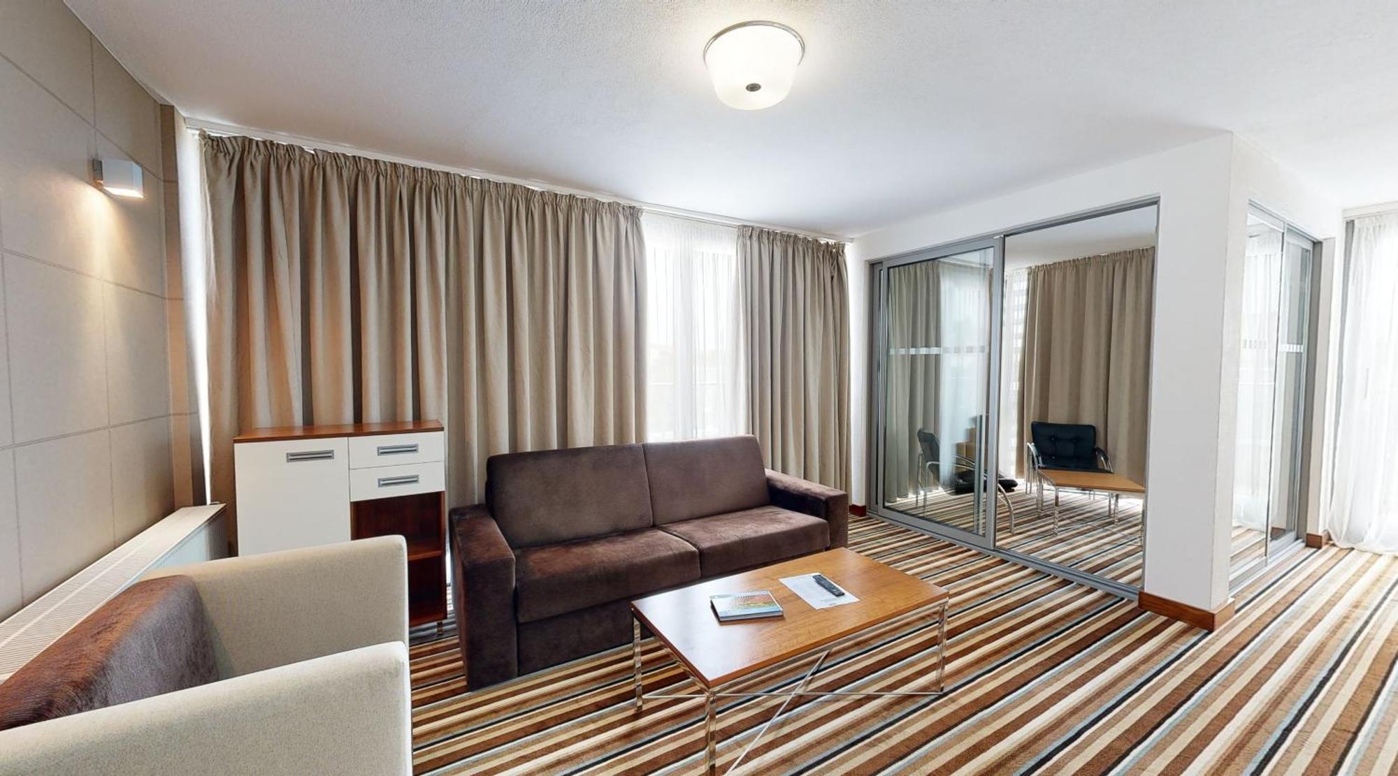 Business Hotel Astrum Laus Levice Extérieur photo