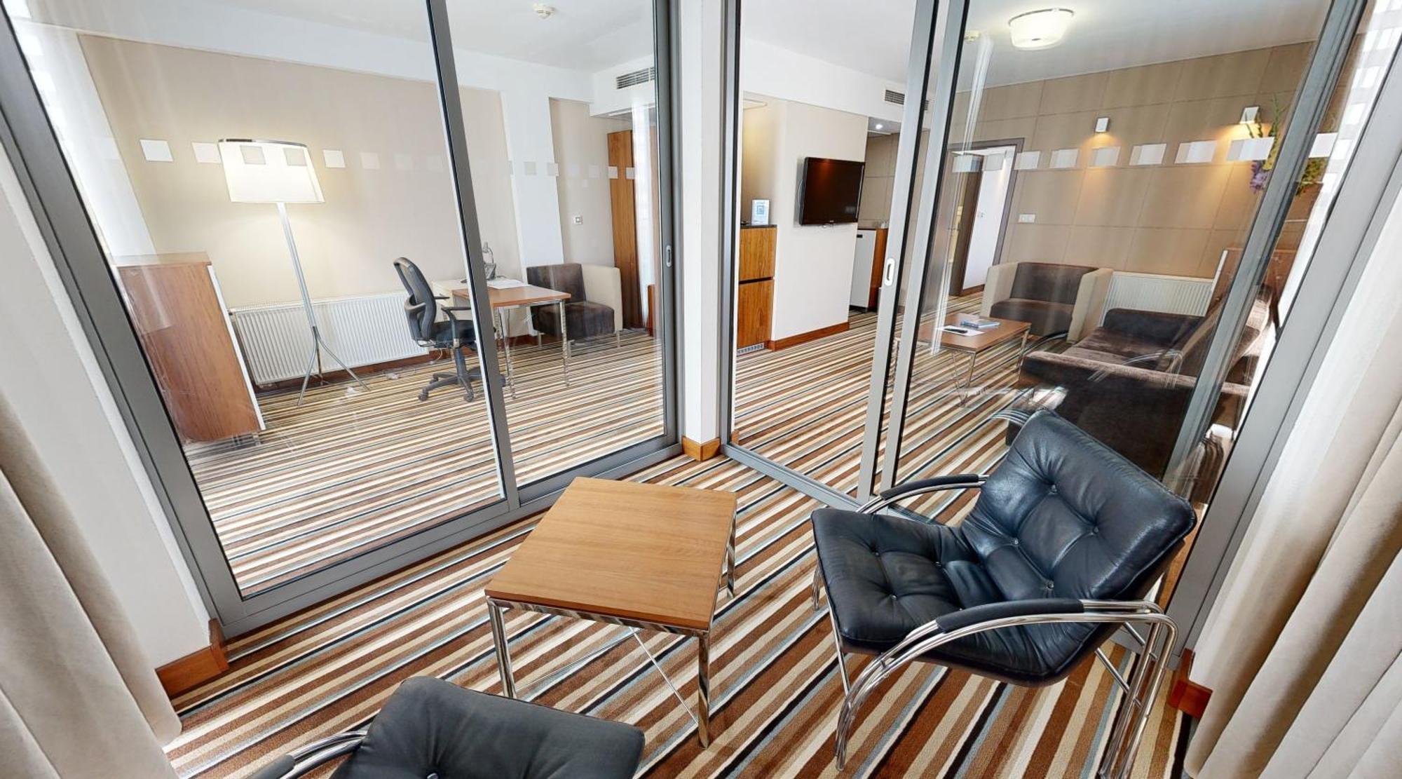 Business Hotel Astrum Laus Levice Extérieur photo