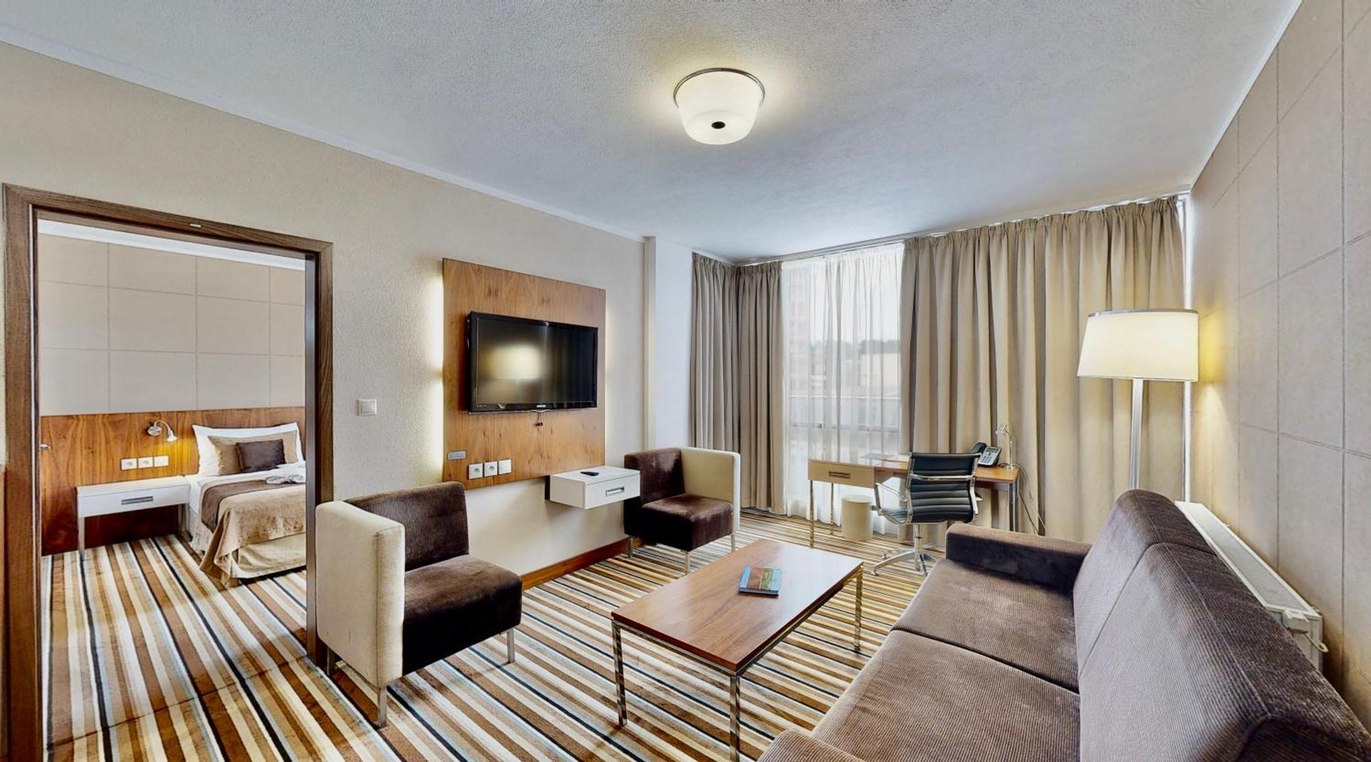 Business Hotel Astrum Laus Levice Extérieur photo