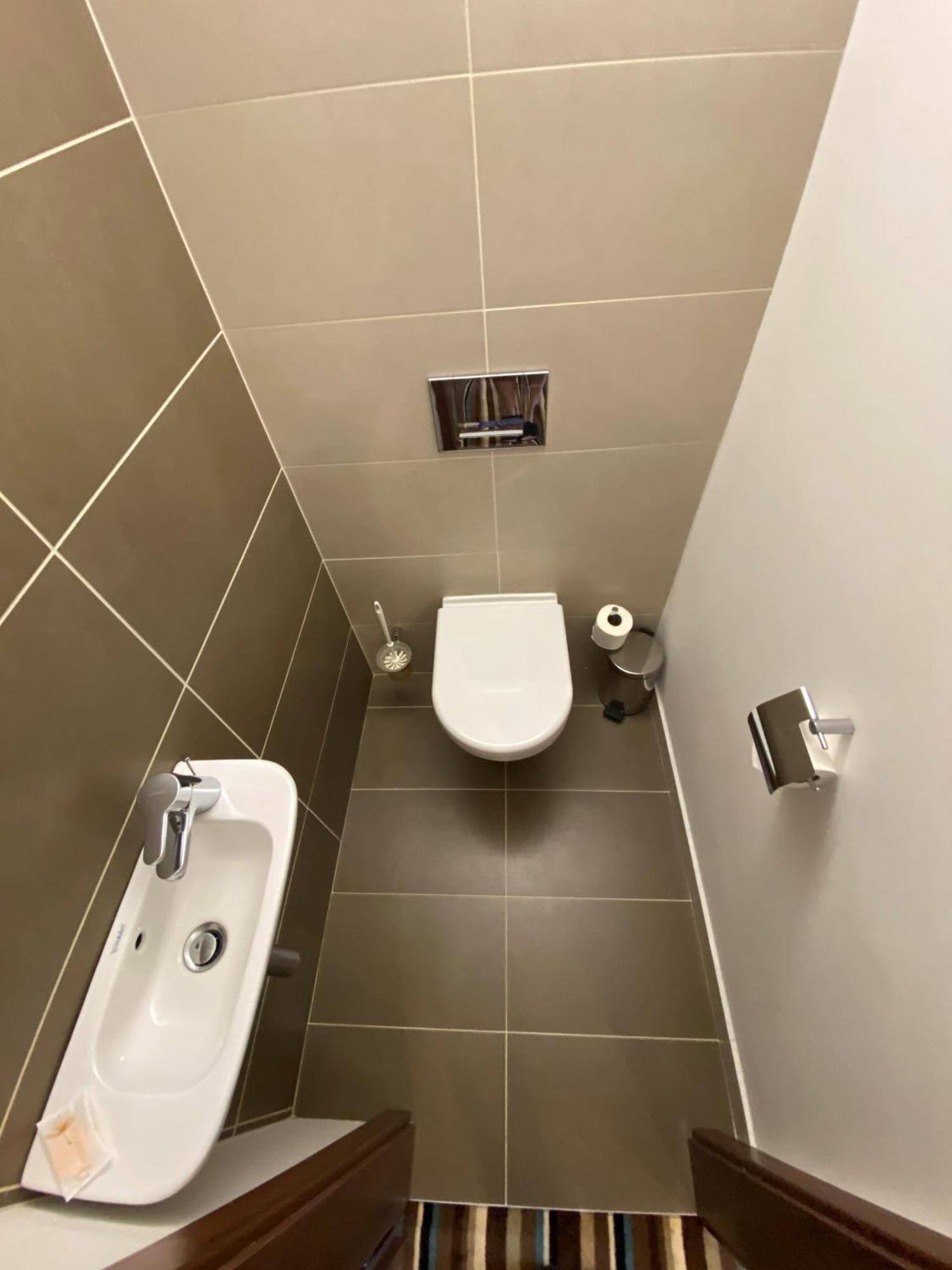 Business Hotel Astrum Laus Levice Extérieur photo