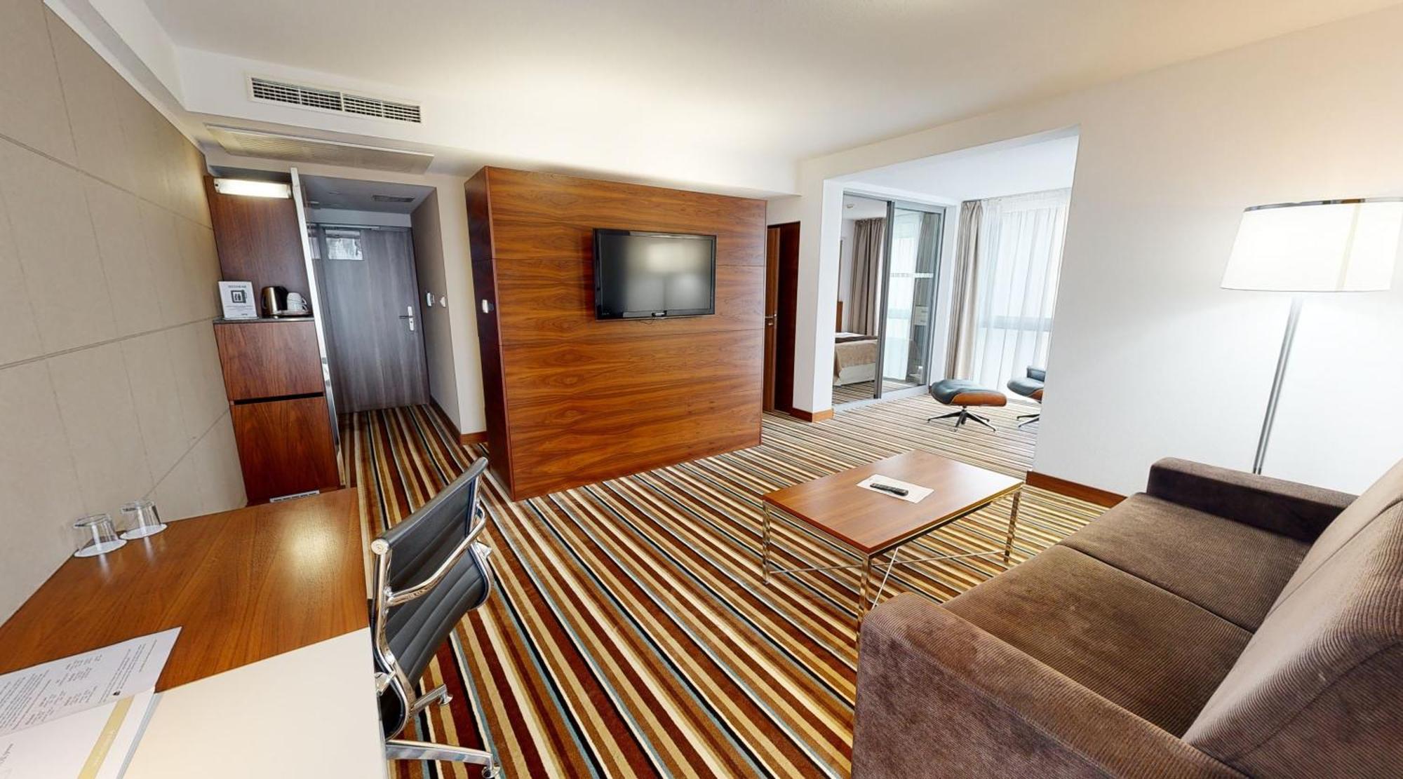 Business Hotel Astrum Laus Levice Extérieur photo