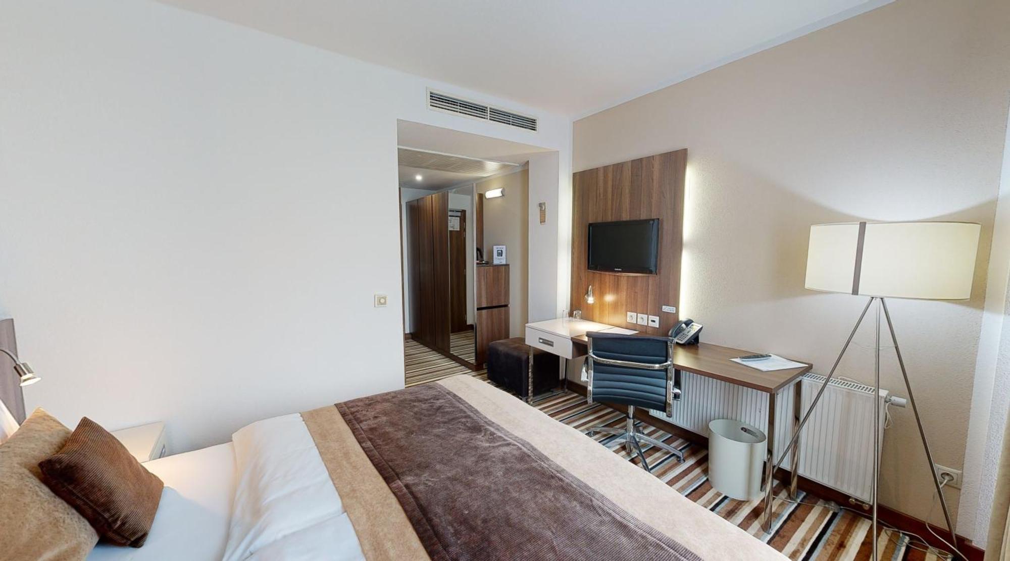 Business Hotel Astrum Laus Levice Extérieur photo