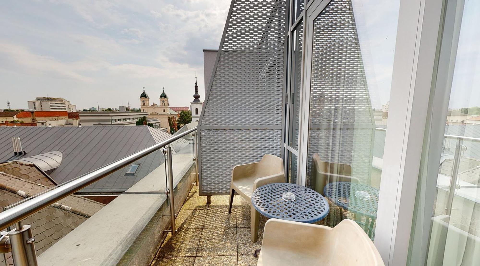 Business Hotel Astrum Laus Levice Extérieur photo
