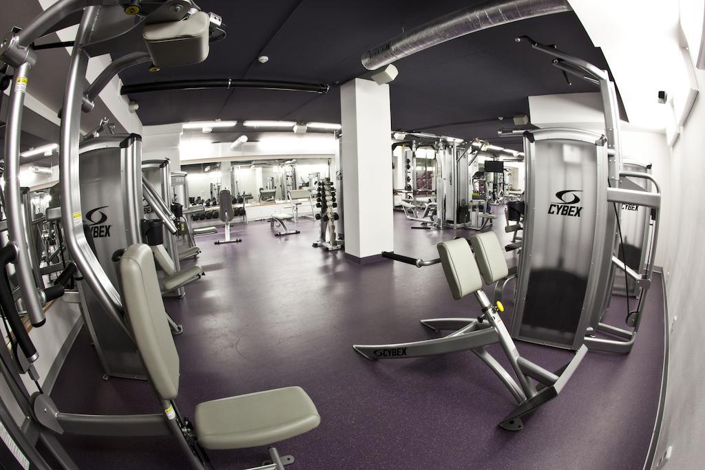 Business Hotel Astrum Laus Levice Extérieur photo