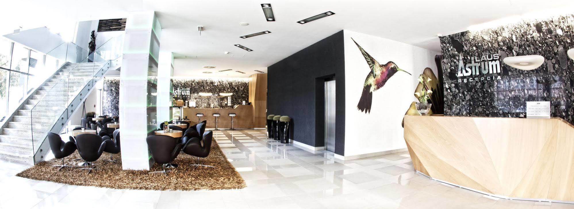 Business Hotel Astrum Laus Levice Extérieur photo