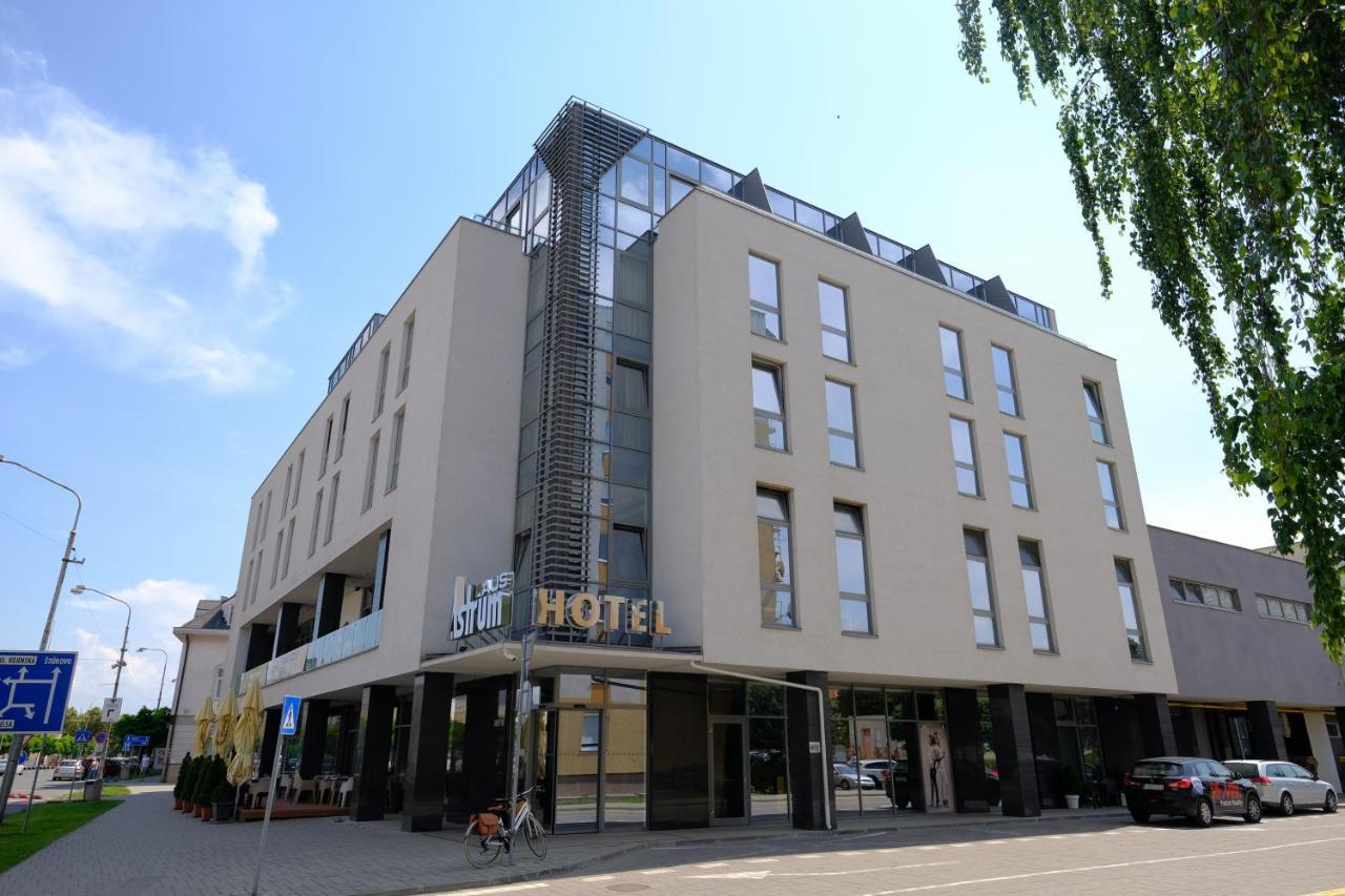 Business Hotel Astrum Laus Levice Extérieur photo