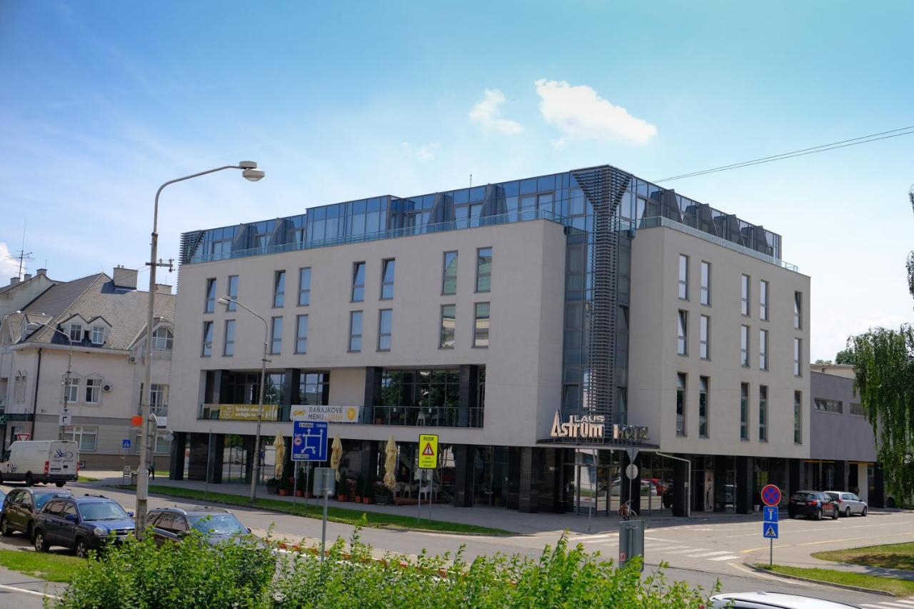 Business Hotel Astrum Laus Levice Extérieur photo