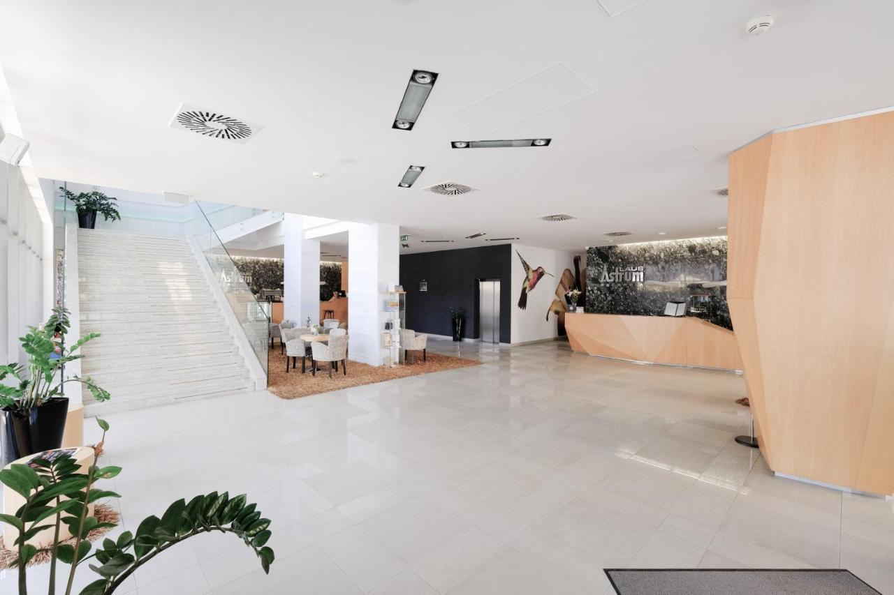 Business Hotel Astrum Laus Levice Extérieur photo